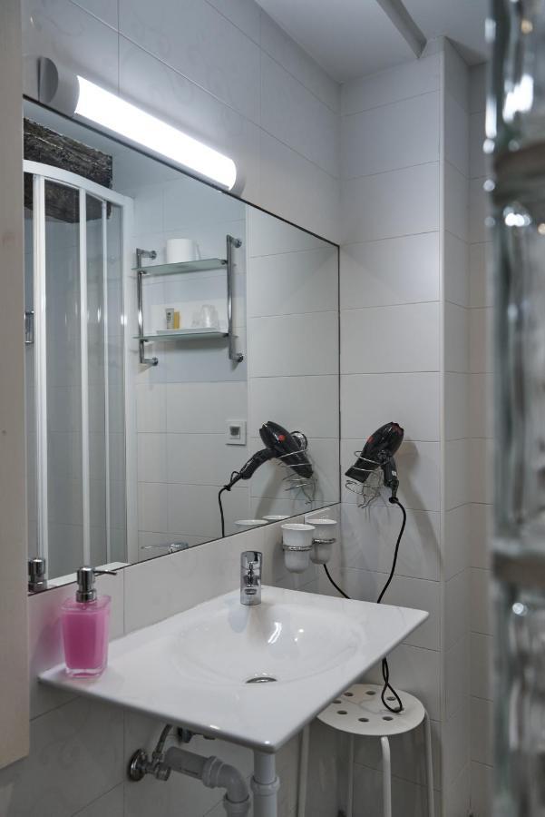 Pension Aliciazzz Bed And Breakfast Bilbao Bagian luar foto