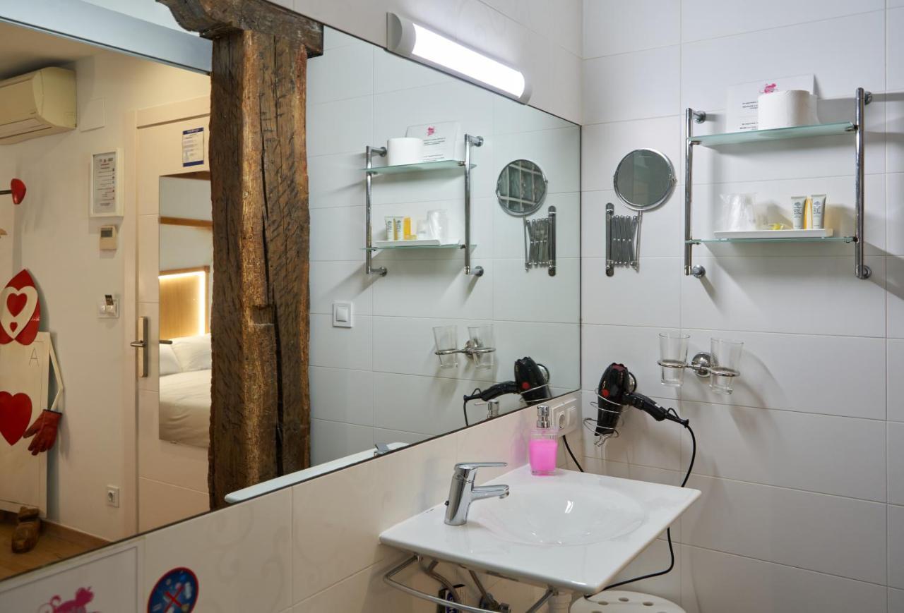 Pension Aliciazzz Bed And Breakfast Bilbao Bagian luar foto