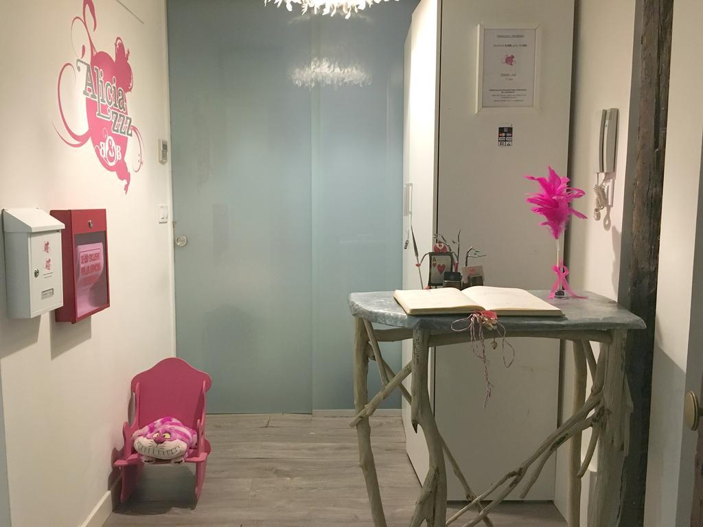 Pension Aliciazzz Bed And Breakfast Bilbao Bagian luar foto