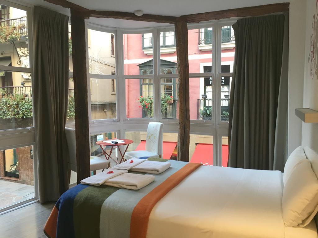 Pension Aliciazzz Bed And Breakfast Bilbao Bagian luar foto