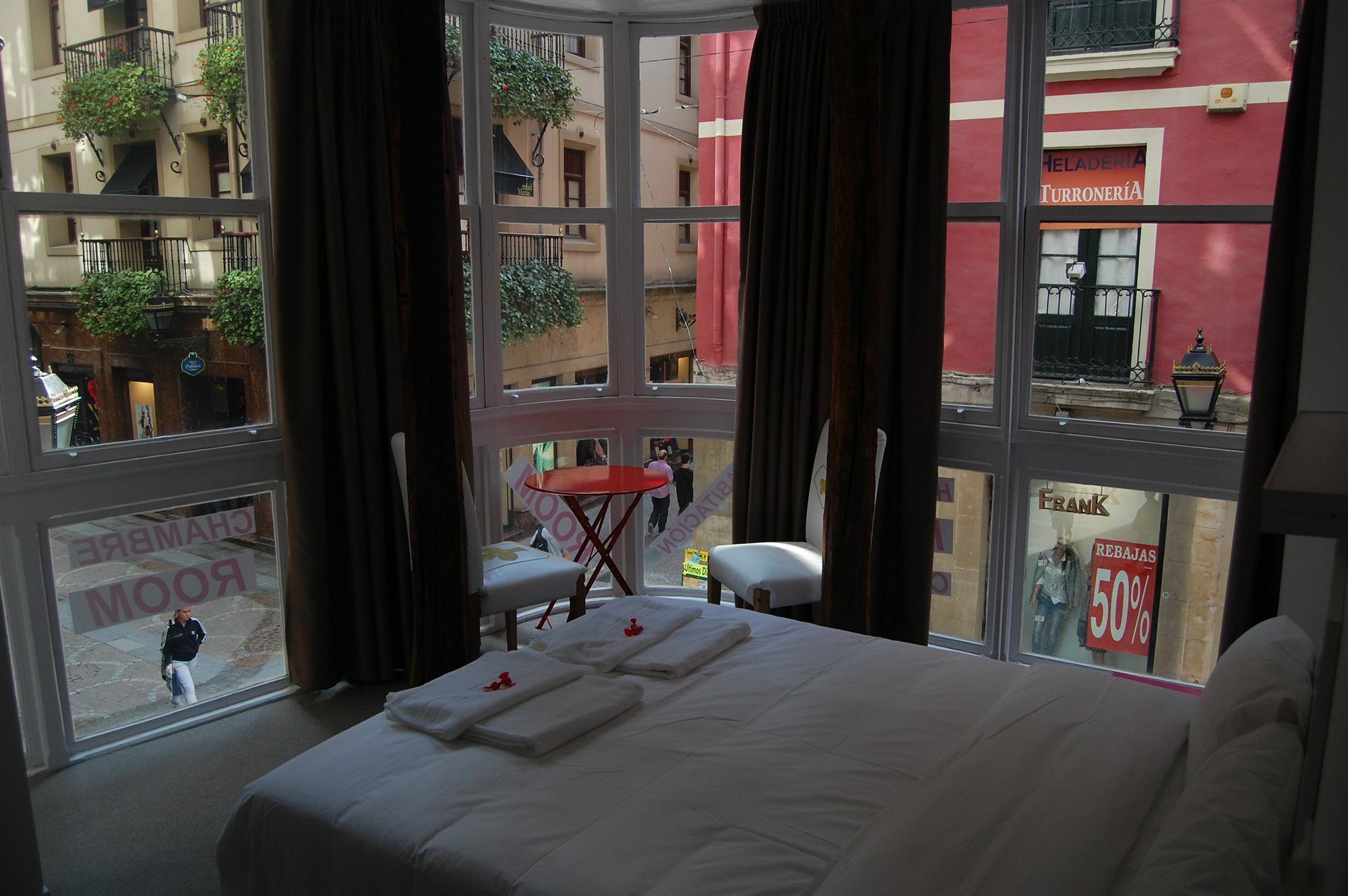 Pension Aliciazzz Bed And Breakfast Bilbao Bagian luar foto